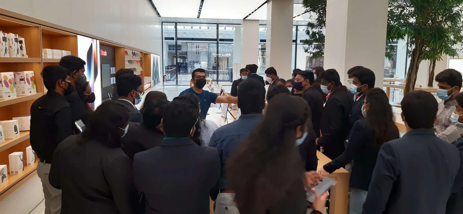 APPLE STORE VISIT - MALL OF EMIRATES - Image 1