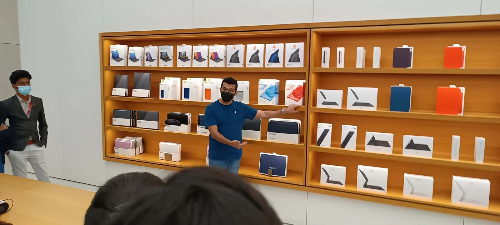 APPLE STORE VISIT - MALL OF EMIRATES - Image 6